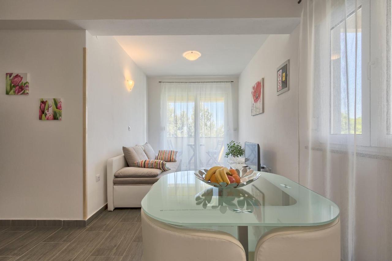 Apartments Gilly 2 Premantura Extérieur photo