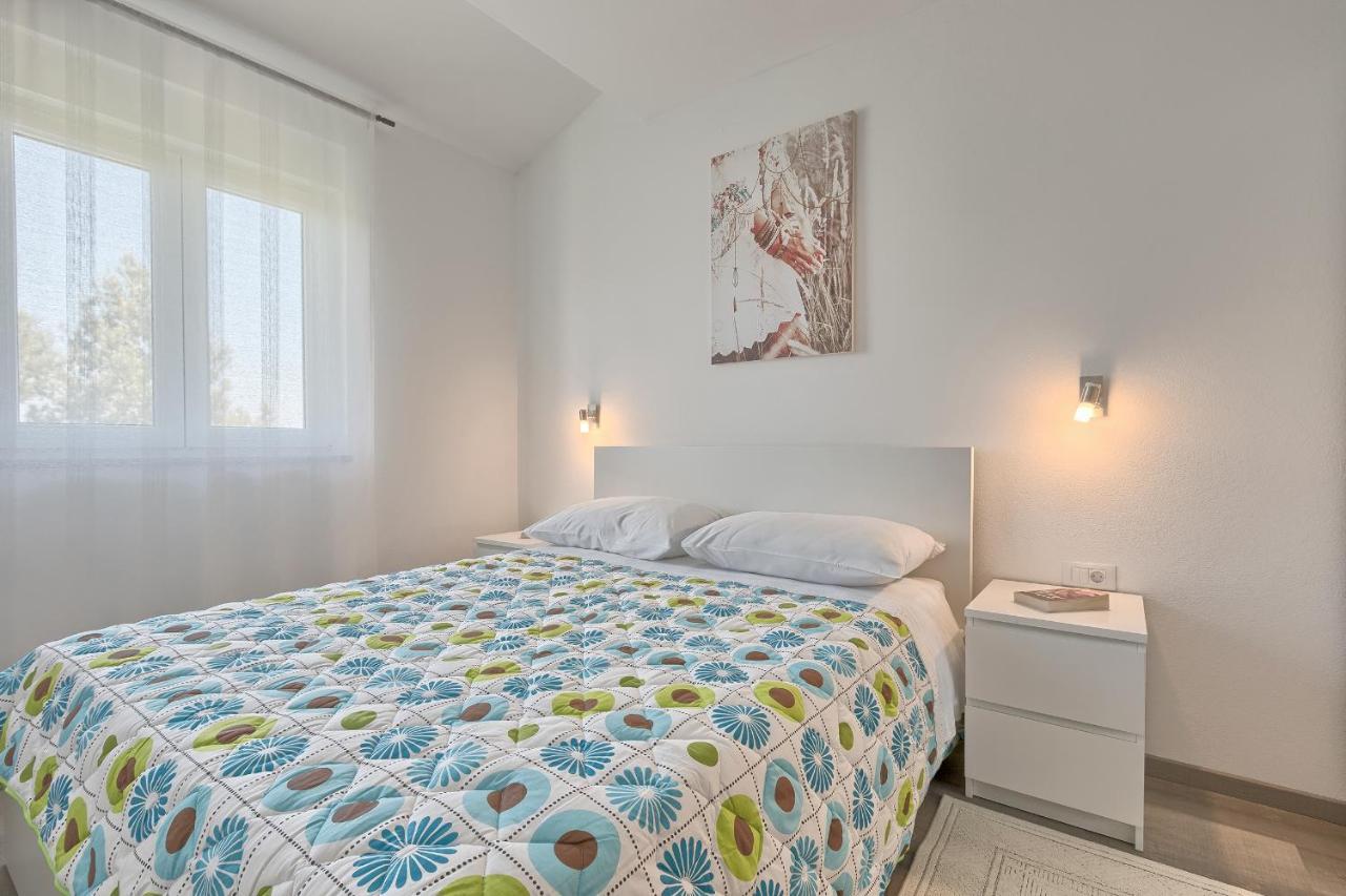 Apartments Gilly 2 Premantura Extérieur photo