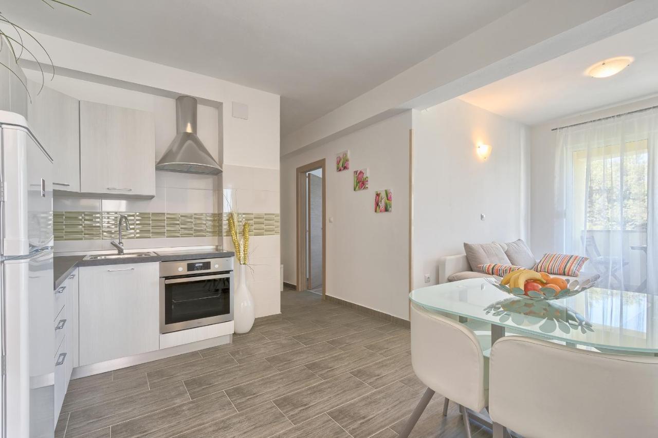 Apartments Gilly 2 Premantura Extérieur photo