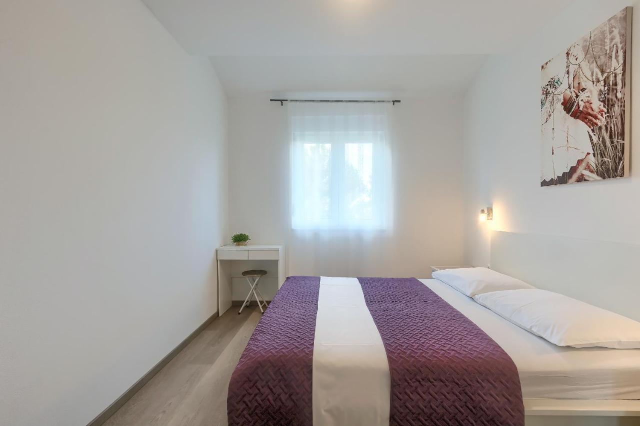 Apartments Gilly 2 Premantura Extérieur photo