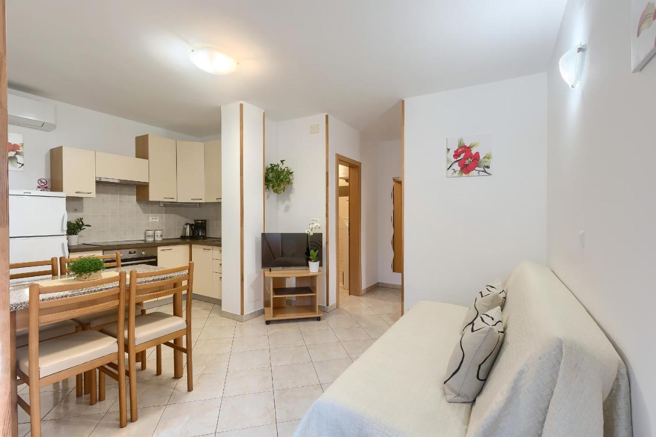 Apartments Gilly 2 Premantura Extérieur photo