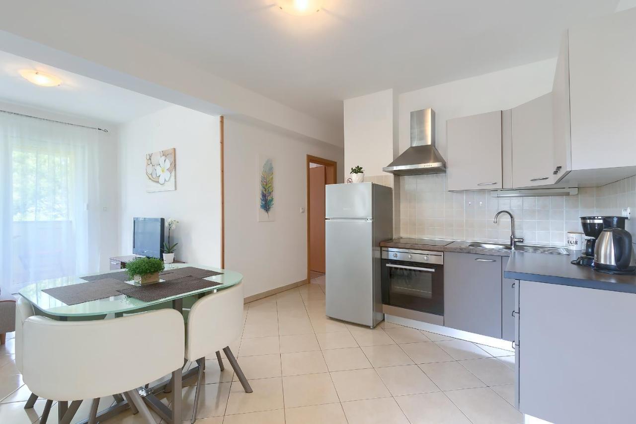 Apartments Gilly 2 Premantura Extérieur photo