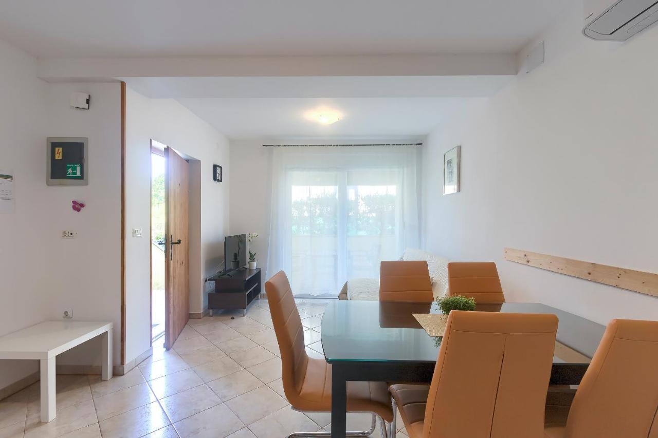 Apartments Gilly 2 Premantura Extérieur photo