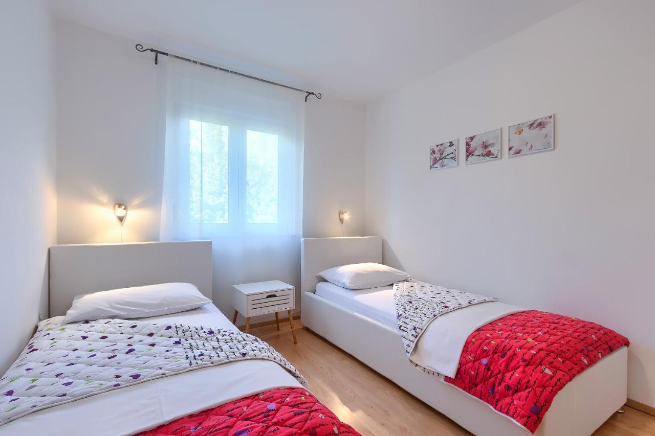 Apartments Gilly 2 Premantura Extérieur photo